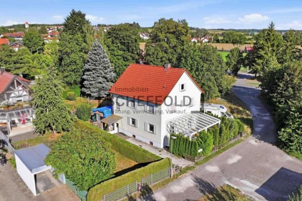 Immobilie in Burgrieden - Durchdacht! Zweifamilienhaus mit Sommergarten und viel Potenzial - Bild 1