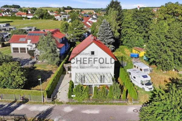 Immobilie in Burgrieden - Durchdacht! Zweifamilienhaus mit Sommergarten und viel Potenzial - Bild 2