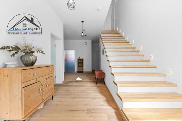 Immobilie in Blindheim - EXKLUSIVES EINFAMILIENHAUS MIT DOPPELGARAGE, CARPORT UND GROSSZÜGIGEM GRUNDSTÜCK - Bild 2