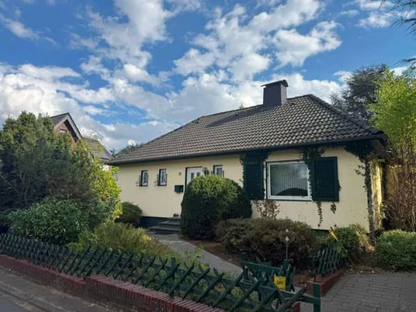 Immobilie in Wallenhorst - Gemütlicher bezugsfreier Bungalow auf tollem großen Grundstück am Zentrumsrand von Wallenhorst - Bild 0