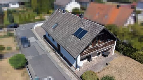 Immobilie in Schnaittenbach - Einfamilienhaus mit Einliegerwohnung, 193 m² Wohnfläche und 3 Garagen - Bild 2