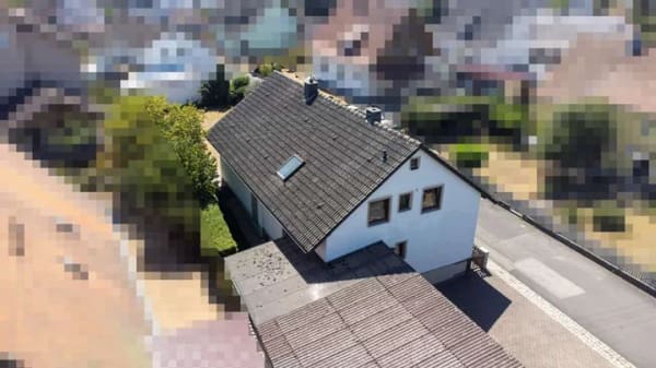 Immobilie in Schnaittenbach - Einfamilienhaus mit Einliegerwohnung, 193 m² Wohnfläche und 3 Garagen - Bild 4