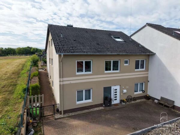Immobilie in Erbes-Büdesheim - Großzügiges Einfamilienhaus in Feldrandlage von Erbes-Büdesheim – Garten und neu ausgebautes DG - Bild 0