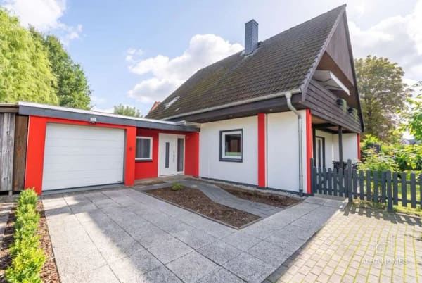 Immobilie in Klempau - Modernisiertes Einfamilienhaus mit großem Garten, Garage, Kamin und Fernwärme in Krummesse - Bild 1
