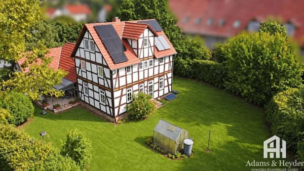 Immobilie in Calden - Neuaufbau 1999: Fachwerkcharme trifft Familienidylle – großes Zuhause mit Garten in Calden-Ehrsten - Bild 1