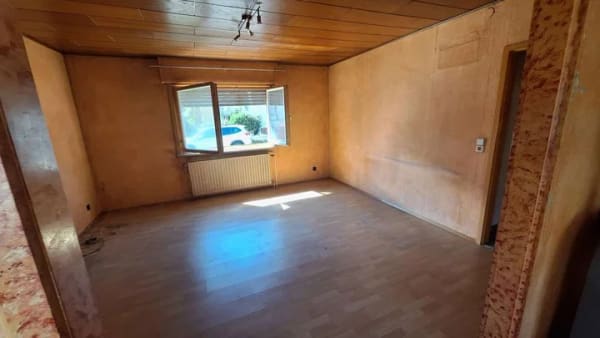 Immobilie in Bretten - Freistehendes Einfamilienhaus mit Potenzial in guter Lage in Bretten-Gölshausen - Bild 3