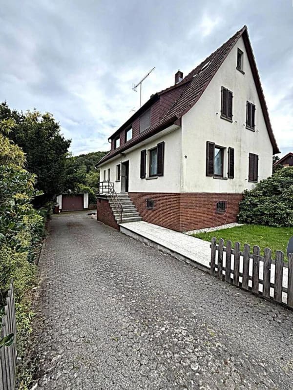 Immobilie in Ehringshausen - +++ 1 FAMILIENHAUS MIT TRAUMGRUNDSTÜCK !!! +++        Wer möchte nicht auch an einem Bach wohnen ? - Bild 0