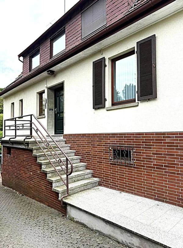 Immobilie in Ehringshausen - +++ 1 FAMILIENHAUS MIT TRAUMGRUNDSTÜCK !!! +++        Wer möchte nicht auch an einem Bach wohnen ? - Bild 2