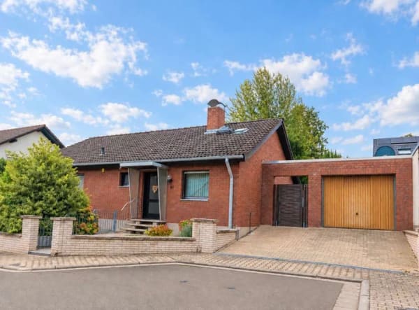 Immobilie in Westhofen - Bungalow mit Charme - großzügiges Grundstück, Garten und Garage - Bild 0