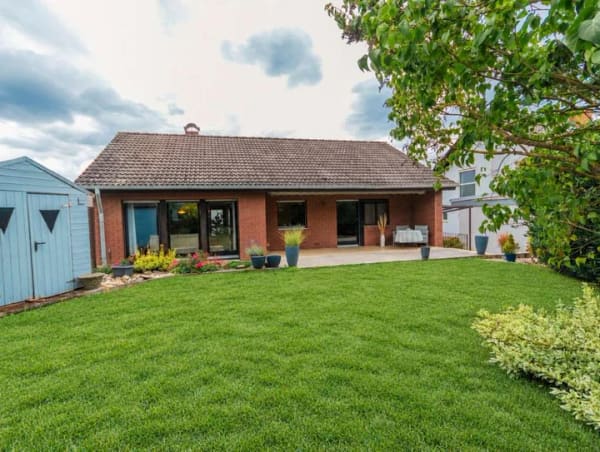 Immobilie in Westhofen - Bungalow mit Charme - großzügiges Grundstück, Garten und Garage - Bild 1