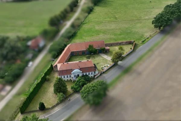 Immobilie in Halenbeck-Rohlsdorf - Historischer Charme trifft künstlerische Eleganz: Denkmalgeschützter Gutshof, idyllisches Landleben - Bild 0