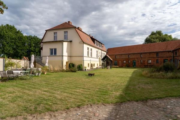 Immobilie in Halenbeck-Rohlsdorf - Historischer Charme trifft künstlerische Eleganz: Denkmalgeschützter Gutshof, idyllisches Landleben - Bild 3