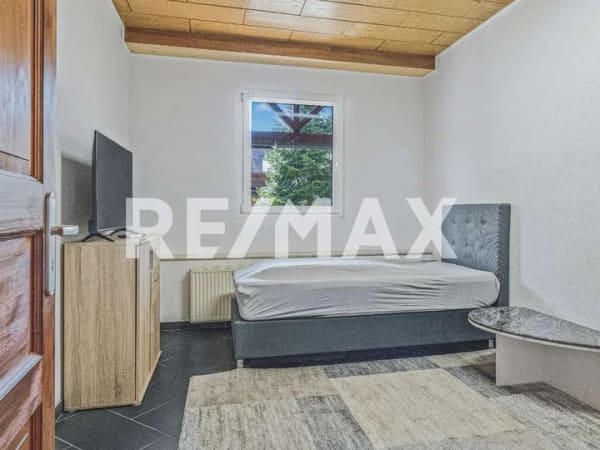 Immobilie in Lauchringen - RE/MAX: Großzügige ETW mit 2 Balkonen, Terrasse, Garten, Doppelgarage + 2 Stellpl. - Nähe Schweiz! - Bild 2