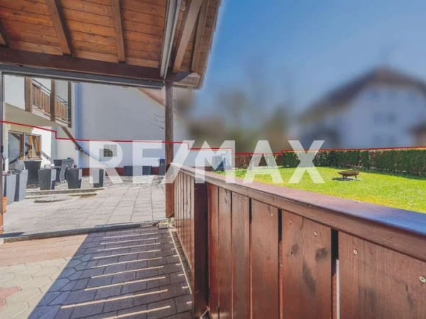 Immobilie in Lauchringen - RE/MAX: Großzügige ETW mit 2 Balkonen, Terrasse, Garten, Doppelgarage + 2 Stellpl. - Nähe Schweiz! - Bild 3
