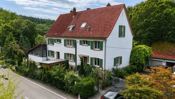 Immobilie in Jestetten - Zwei Häuser, ein besonderes Zuhause – großzügiges Wohnen mit Naturblick an der Schweizer Grenze - Bild 0