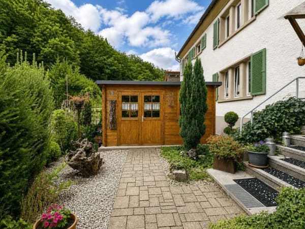 Immobilie in Jestetten - Zwei Häuser, ein besonderes Zuhause – großzügiges Wohnen mit Naturblick an der Schweizer Grenze - Bild 2