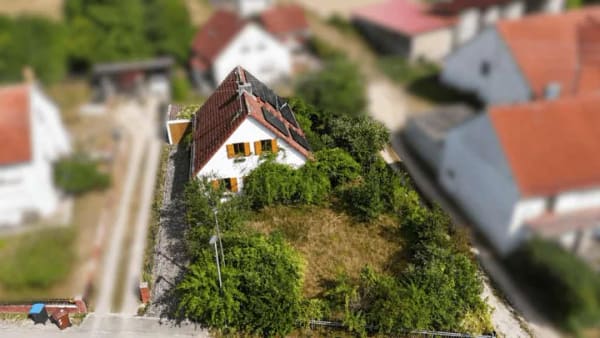 Immobilie in Langenneufnach - Renovierungsbedürftiges Einfamilienhaus mit Garage in Langenneufnach - Bild 0