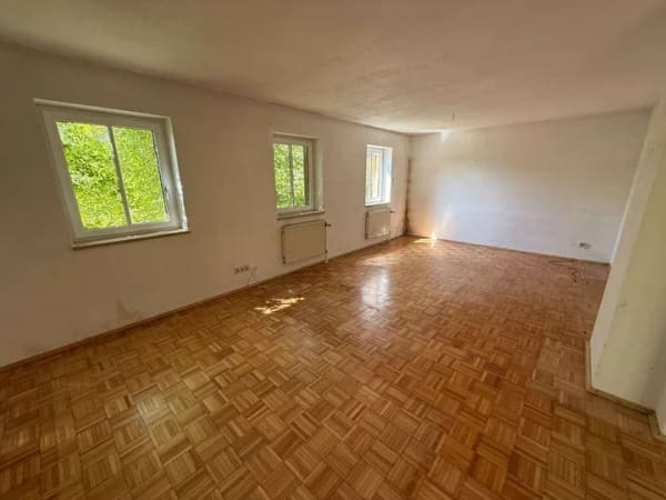 Immobilie in Langenneufnach - Renovierungsbedürftiges Einfamilienhaus mit Garage in Langenneufnach - Bild 2