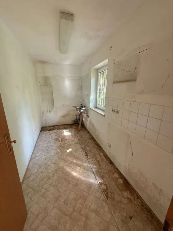 Immobilie in Langenneufnach - Renovierungsbedürftiges Einfamilienhaus mit Garage in Langenneufnach - Bild 3