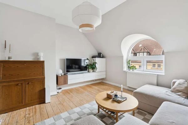 Immobilie in Hannover - Maisonette-Potenzial: Dachgeschosswohnung mit genehmigtem Spitzbodenausbau - Bild 2