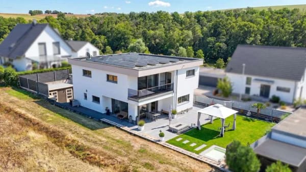 Immobilie in Erlenbach b.Marktheidenfeld - Wo modernes Wohnen auf Natur trifft – außergewöhnliches Einfamilienhaus mit Wohlfühlgarantie - Bild 1