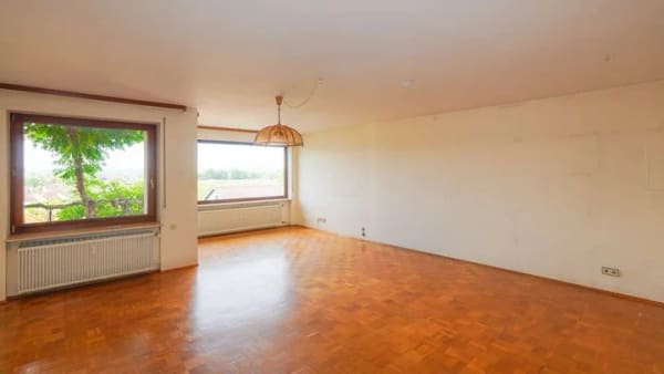 Immobilie in Uhldingen-Mühlhofen - RAUMWUNDER MIT FERNSICHT UND GROSSEM HANGGRUNDSTÜCK: 1-2-FAMILIENHAUS - Bild 3