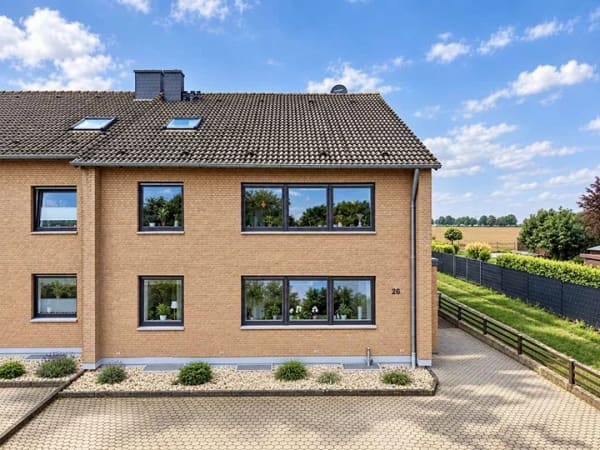 Immobilie in Geilenkirchen - Ideal für Anleger oder Selbstnutzer: Substanziell starkes Dreifamilienhaus - Bild 0