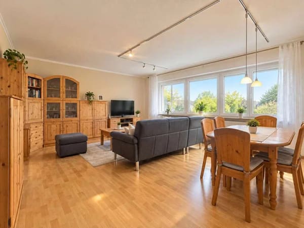 Immobilie in Geilenkirchen - Ideal für Anleger oder Selbstnutzer: Substanziell starkes Dreifamilienhaus - Bild 1