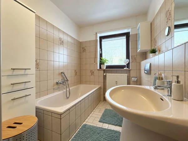 Immobilie in Geilenkirchen - Ideal für Anleger oder Selbstnutzer: Substanziell starkes Dreifamilienhaus - Bild 3