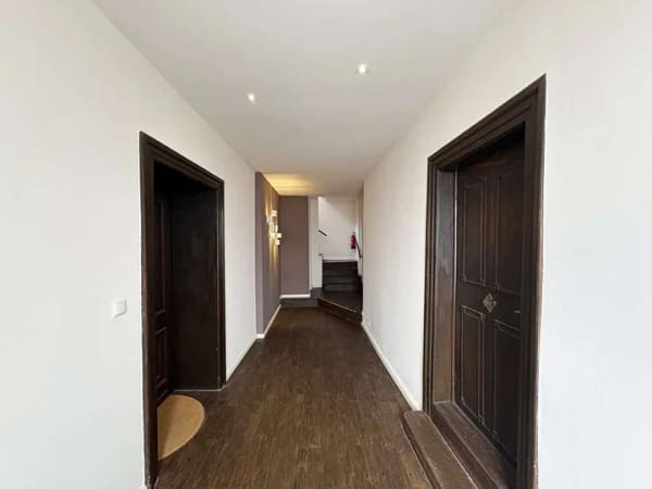 Immobilie in Walluf - DIESES HAUS WIRD SIE ÜBERRASCHEN
Historisches Anwesen mit vier Wohnungen direkt am Rhein - Bild 1
