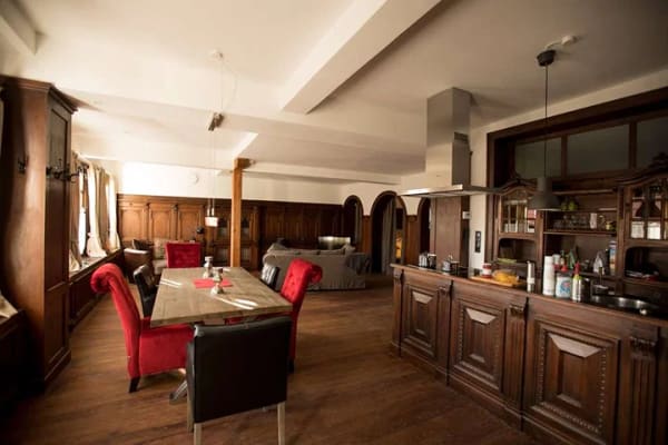 Immobilie in Walluf - DIESES HAUS WIRD SIE ÜBERRASCHEN
Historisches Anwesen mit vier Wohnungen direkt am Rhein - Bild 2
