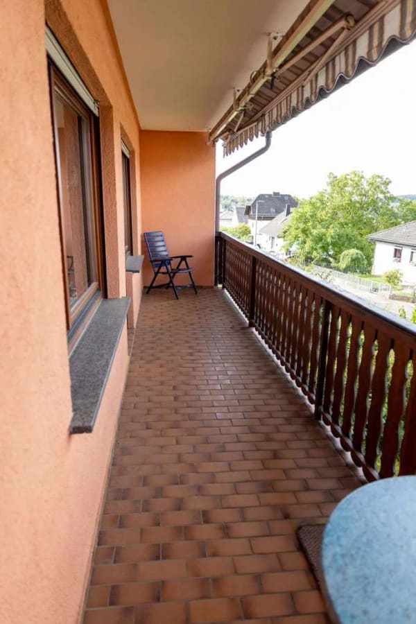 Immobilie in Holzappel - Freistehendes Einfamilienhaus mit Balkon und Garage, Hanglage-Terrasse & großem Garten! - Bild 4