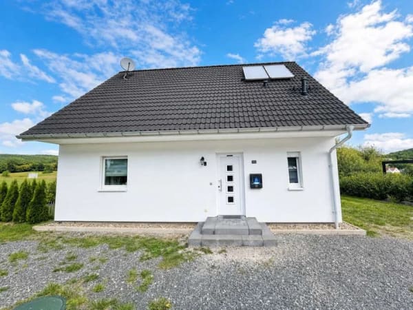 Immobilie in Oberaurach - KAPITALANLAGE: GEPFLEGTES EINFAMILIENHAUS MIT GROSSEM GARTEN UND ZUVERLÄSSIGEN MIETERN - Bild 2