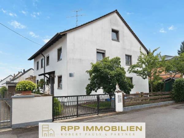 Immobilie in Unterschleißheim - Viel Platz und viele Möglichkeiten – Doppelhaushälfte mit Südwest-Balkon und Terrasse - Bild 0