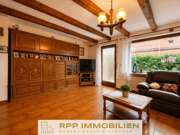 Immobilie in Unterschleißheim - Viel Platz und viele Möglichkeiten – Doppelhaushälfte mit Südwest-Balkon und Terrasse - Bild 2