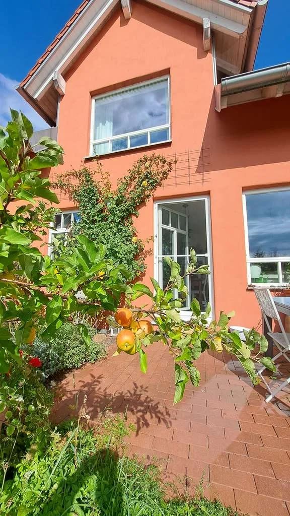 Immobilie in Hohenroth - Nachhaltig, naturnah, vielseitig: Öko-Haus mit flexibler Raumaufteilung - Bild 1