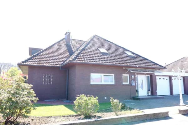 Immobilie in Cloppenburg - Familiengerechtes, modernisiertes Einfamilienhaus mit 2 Wohnungen, Keller und Doppelgarage - Bild 0