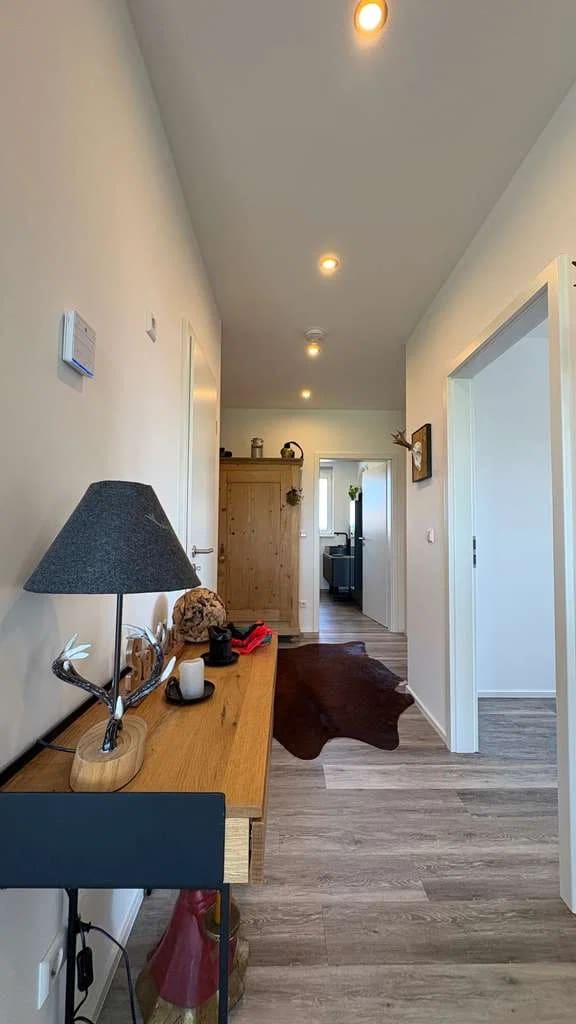 Immobilie in Oberreute - Allgäu-Feeling: 3-Zi-DG mit Balkon, Fernblick und hochwertiger Design-Küche in Oberreute - Bild 2