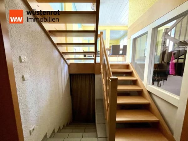 Immobilie in Ötigheim - *BESONDERE ARCHITEKTUR IM EINFAMILIENHAUS: Tolle Aufteilung mit Garten, 2 Balkone, Garage, u.v.m.* - Bild 3
