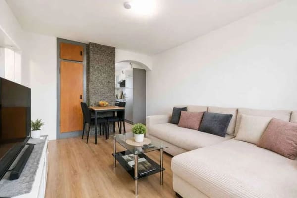 Immobilie in Baesweiler - Einfamilienhaus mit viel Platz, Dachterrasse & Einliegerwohnung! - Bild 2