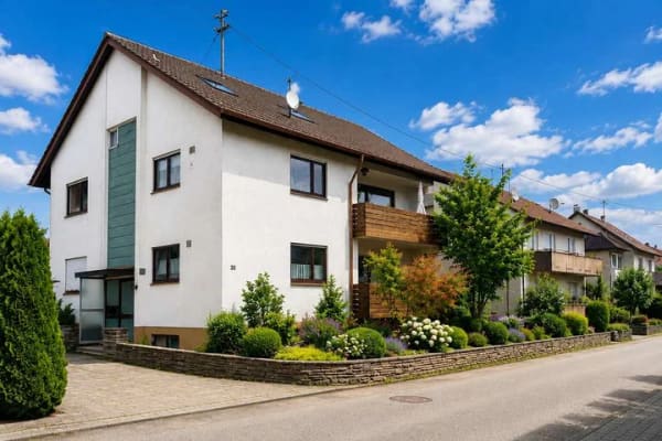 Immobilie in Steinheim an der Murr - Ein Zuhause für mehrere Generationen,  großzügiges Dreifamilienhaus mit großen Balkonen und Garten - Bild 0