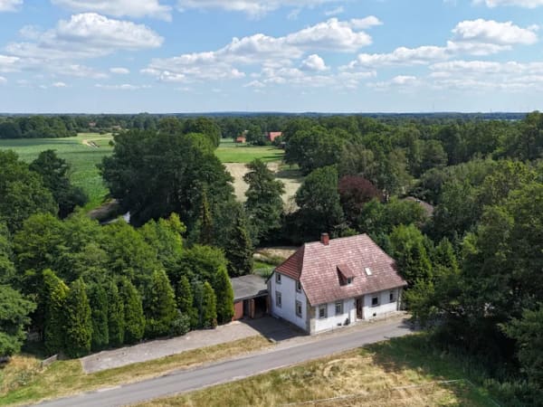 Immobilie in Varrel - Historisches Einfamilienhaus mit großem Grundstück und viel Potenzial - Bild 0