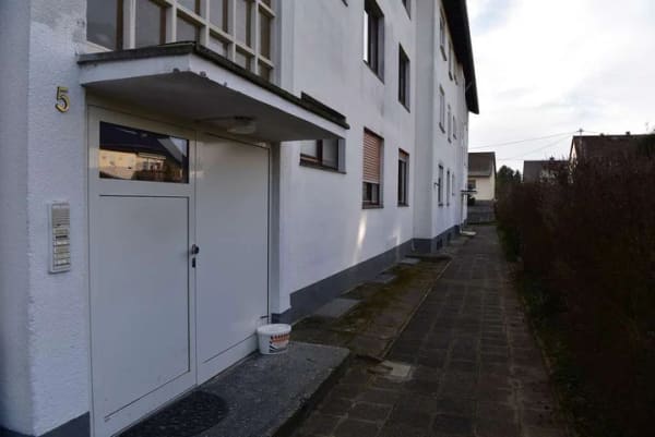 Immobilie in Ranstadt - KÄUFERPROVISIONSFREI! Hochparterre-Wohnung (4 ZKB) mit Gartenanteil, Loggia und Garage. Randlage! - Bild 2