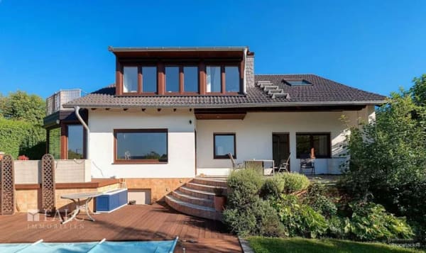 Immobilie in Overath - Freistehendes 2 Familienhaus mit Pool und Fernblick in Feldrandlage - Bild 1
