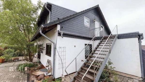 Immobilie in Overath - Freistehendes 2 Familienhaus mit Pool und Fernblick in Feldrandlage - Bild 2