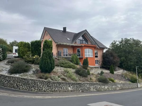 Immobilie in Maßbach - Hochwertiges Einfamilienhaus mit Einliegerwohnung in Maßbach - Bild 0