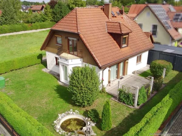 Immobilie in Mammendorf - Walmdachhaus mit gehobener Ausstattung & großem Garten - Bild 0