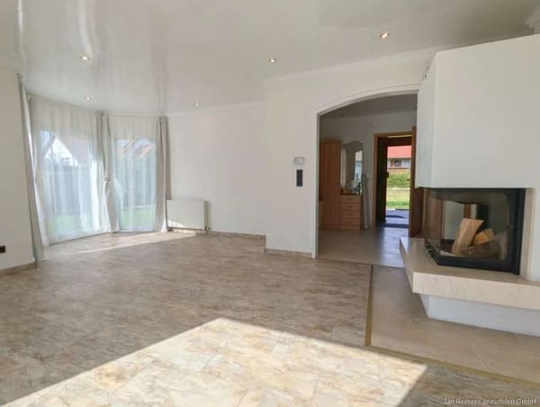Immobilie in Mammendorf - Walmdachhaus mit gehobener Ausstattung & großem Garten - Bild 1