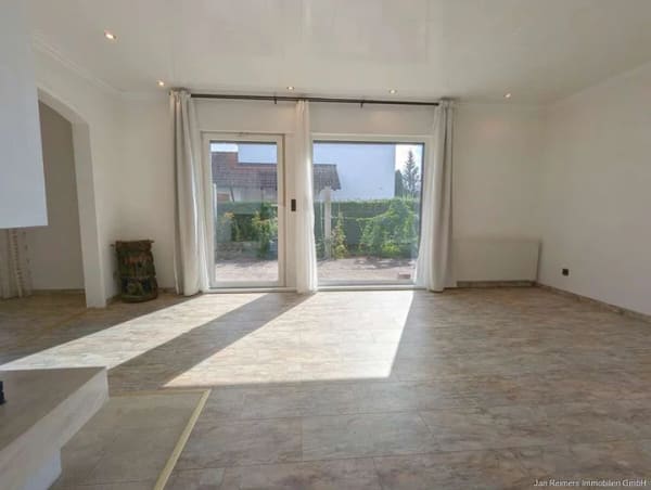 Immobilie in Mammendorf - Walmdachhaus mit gehobener Ausstattung & großem Garten - Bild 2