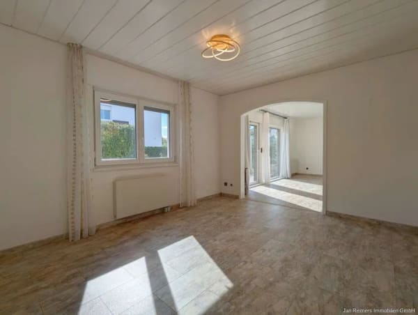 Immobilie in Mammendorf - Walmdachhaus mit gehobener Ausstattung & großem Garten - Bild 3
